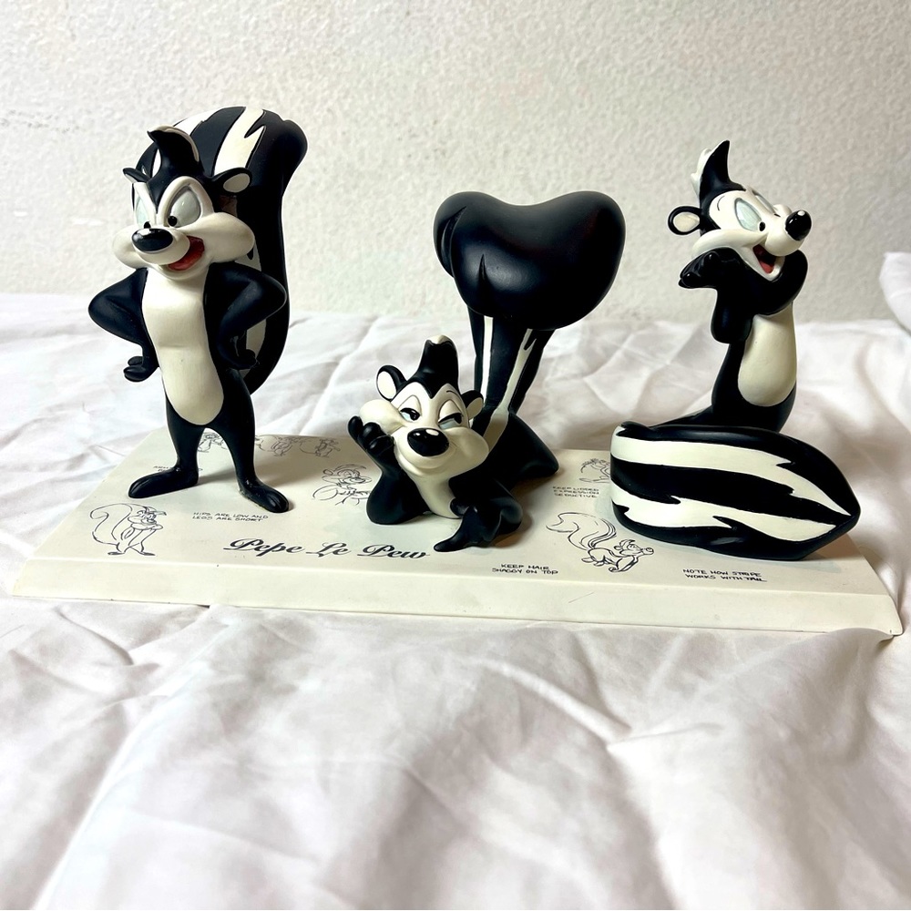 W B  PEPE LE PEW STATUE THE MODEL SHEET MAQUETTE